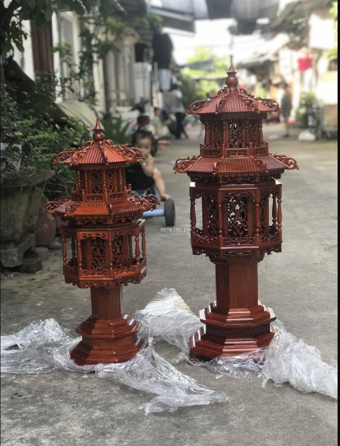 Đèn Tháp Bát Giác Gỗ Mun Hoa Lào đầy ấn tượng được bàn giao về quận Hoàng Mai Hà Nội